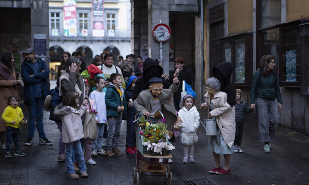 V – TITIRIJAI 2024, Topic Tolosa: Exposición L’Estaquirot Teatre; Zurrunka, Maletas Mágicas, El Lagarto Baila, e Ixo Teatro